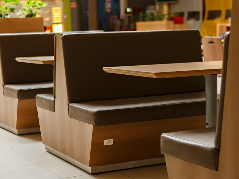 Sofá booth estofado para restaurantes e lanchonetes – Chair & Table Blog –  Cadeiras e Mesas