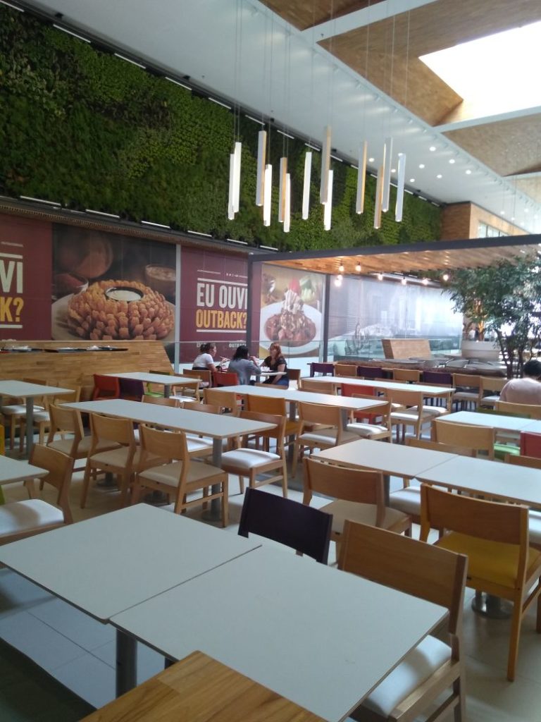 Supermercados investem em áreas gourmet